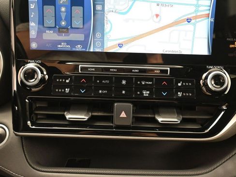 Used 2020 Toyota Highlander Limited image 24