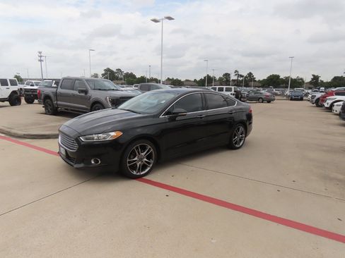Used 2014 Ford Fusion Titanium FWD image 2