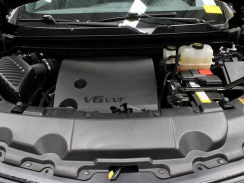 Used 2023 Chevrolet Traverse LT AWD/4WD image 16