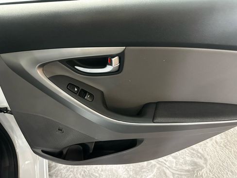 Used 2016 Hyundai Elantra Limited w/ Option Group 04 image 12