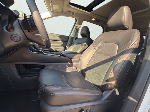 Used 2025 Nissan Pathfinder Platinum w/ Cargo Package image 9