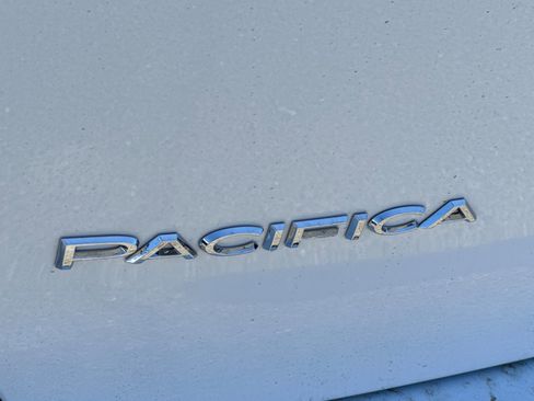 New 2027 Chrysler Pacifica Select FWD image 24