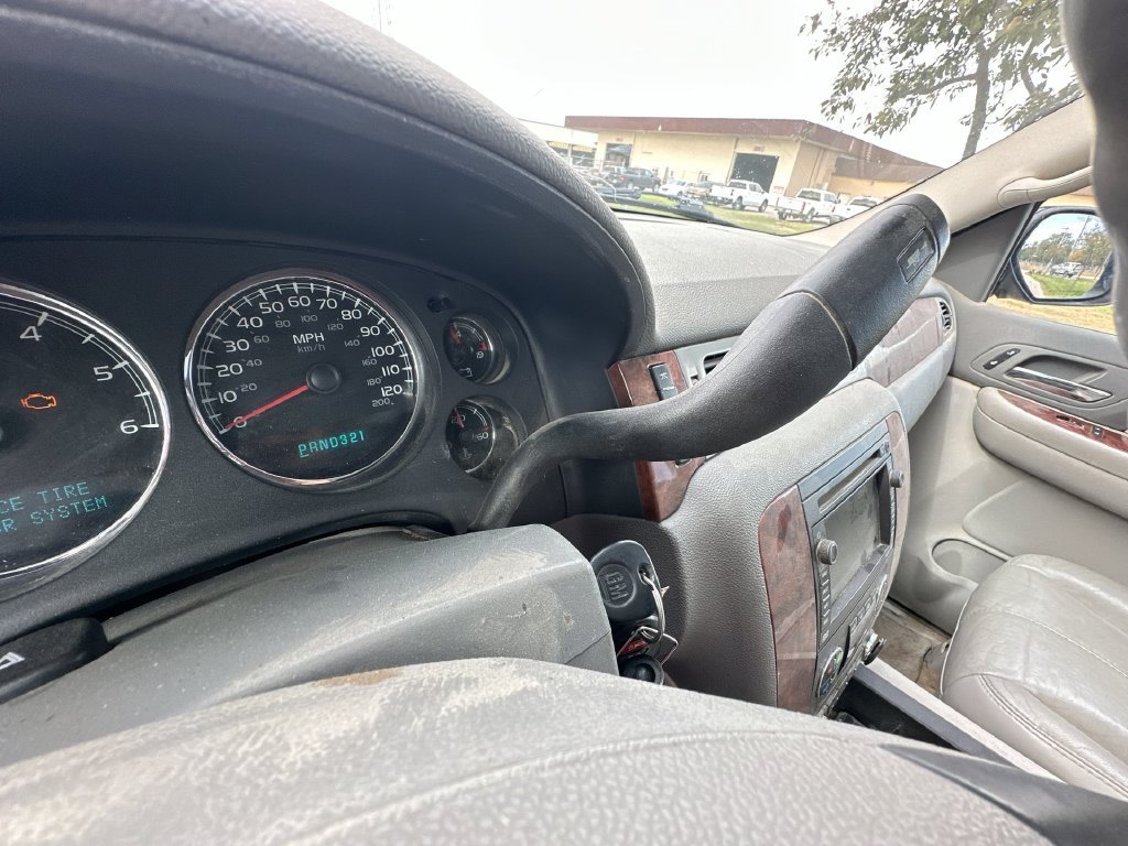 Used 2007 Chevrolet Suburban LTZ w/ LTZ Preferred Equipment Group AWD/4WD image 16