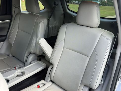 Used 2018 Toyota Highlander Limited FWD image 32
