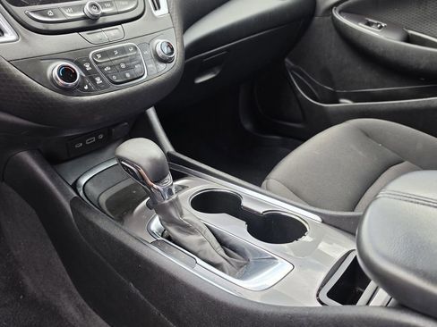 Used 2021 Chevrolet Malibu LT FWD image 31
