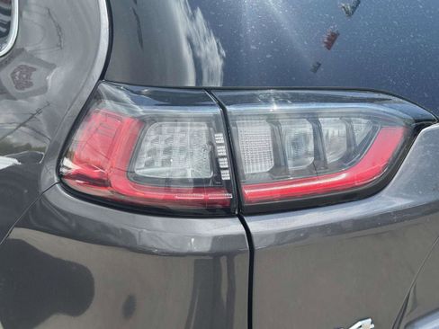 Used 2019 Jeep Cherokee Limited AWD/4WD image 11