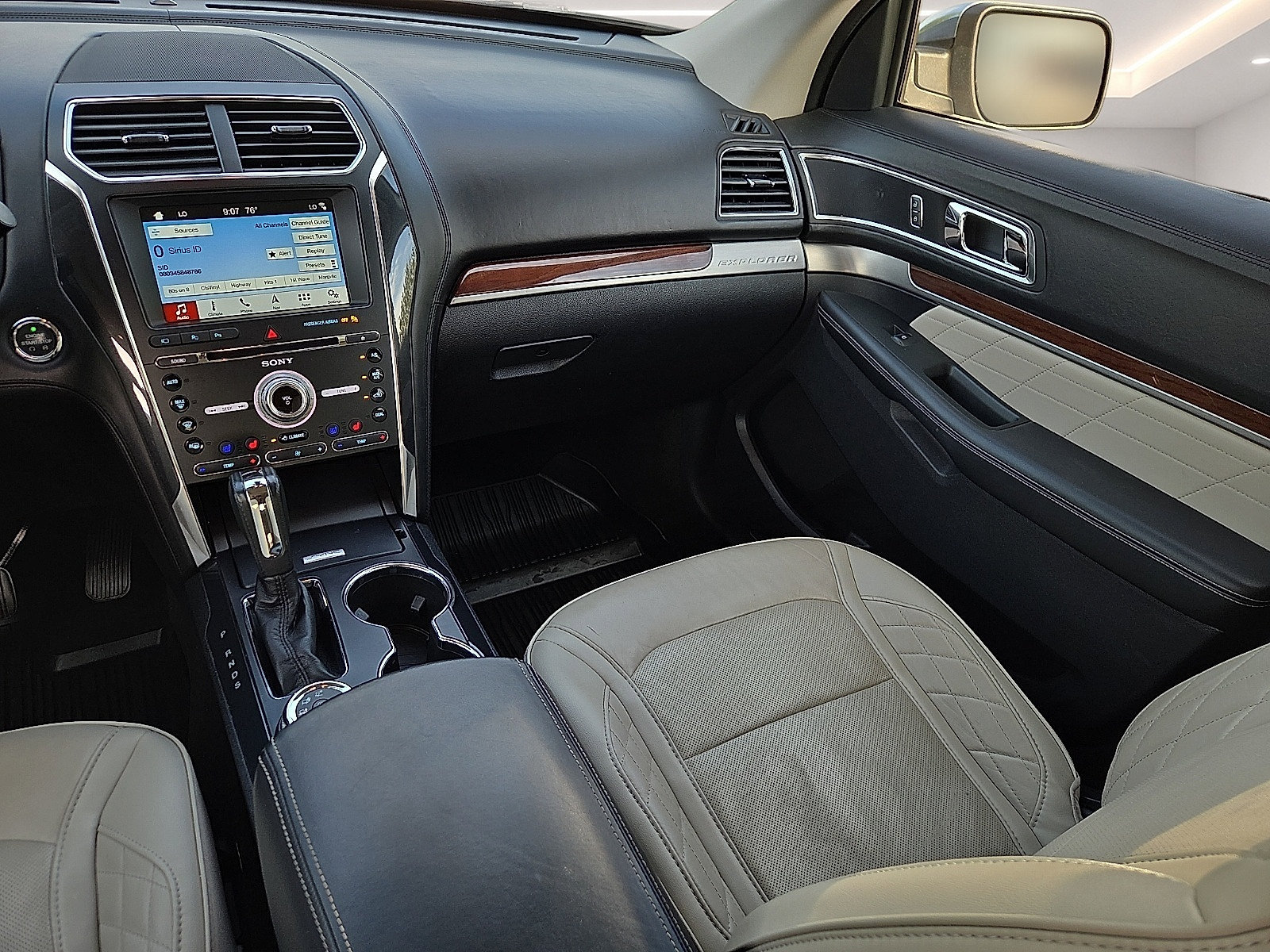 Used 2018 Ford Explorer Platinum AWD/4WD image 13