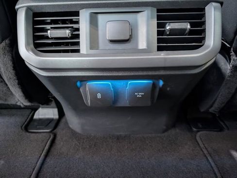 Used 2025 Ford F150 Lariat w/ Equipment Group 501A Mid image 12