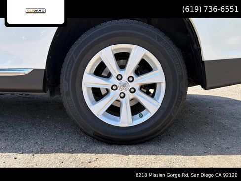 Used 2012 Toyota Highlander SE FWD image 26