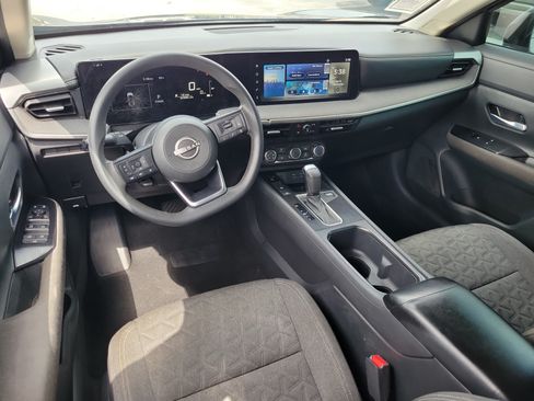 Certified 2025 Nissan Kicks SV w/ Charging Package FWD image 12
