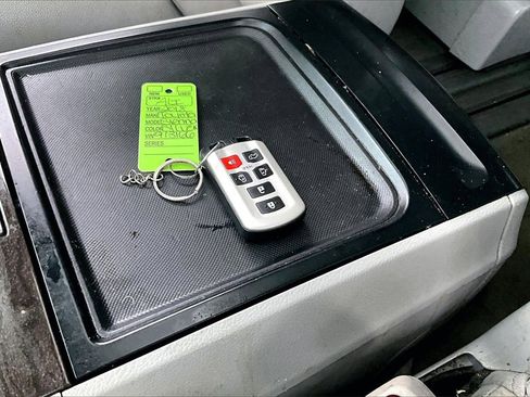 Used 2018 Toyota Sienna XLE w/ XLE Navigation Package image 10