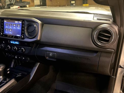 Used 2021 Toyota Tacoma TRD Off-Road image 17