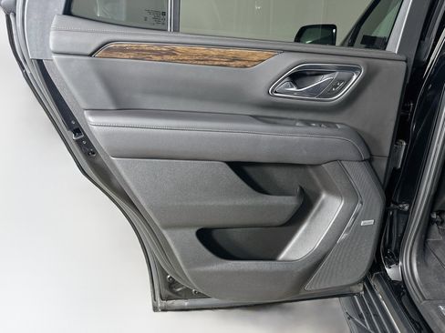 Used 2021 Chevrolet Tahoe Premier w/ Premium Package AWD/4WD image 27