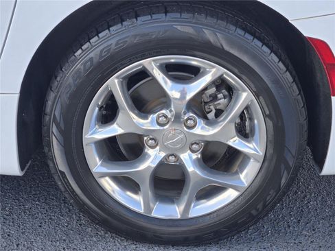 Used 2017 Chrysler Pacifica Limited FWD image 9