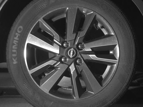 Used 2025 Nissan Versa SV FWD image 15