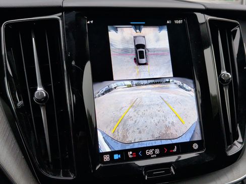 Used 2025 Volvo XC60 B5 Plus image 26