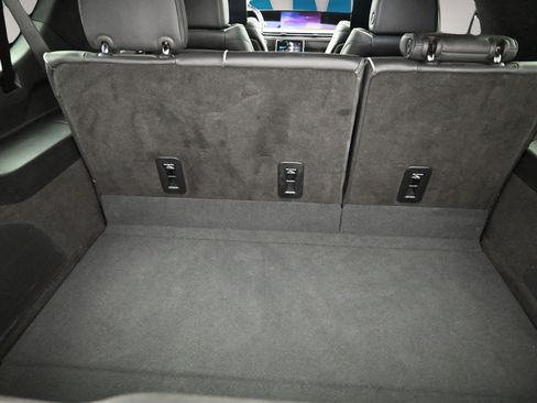 Used 2025 Cadillac Escalade ESV Premium Luxury Platinum AWD/4WD image 34