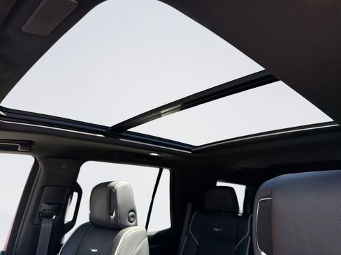 Certified 2026 Cadillac Escalade Luxury RWD image 6