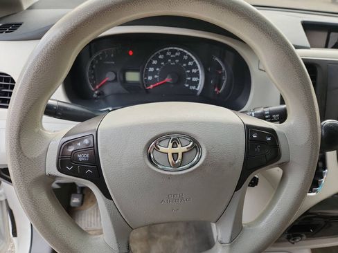 Used 2013 Toyota Sienna LE FWD image 12