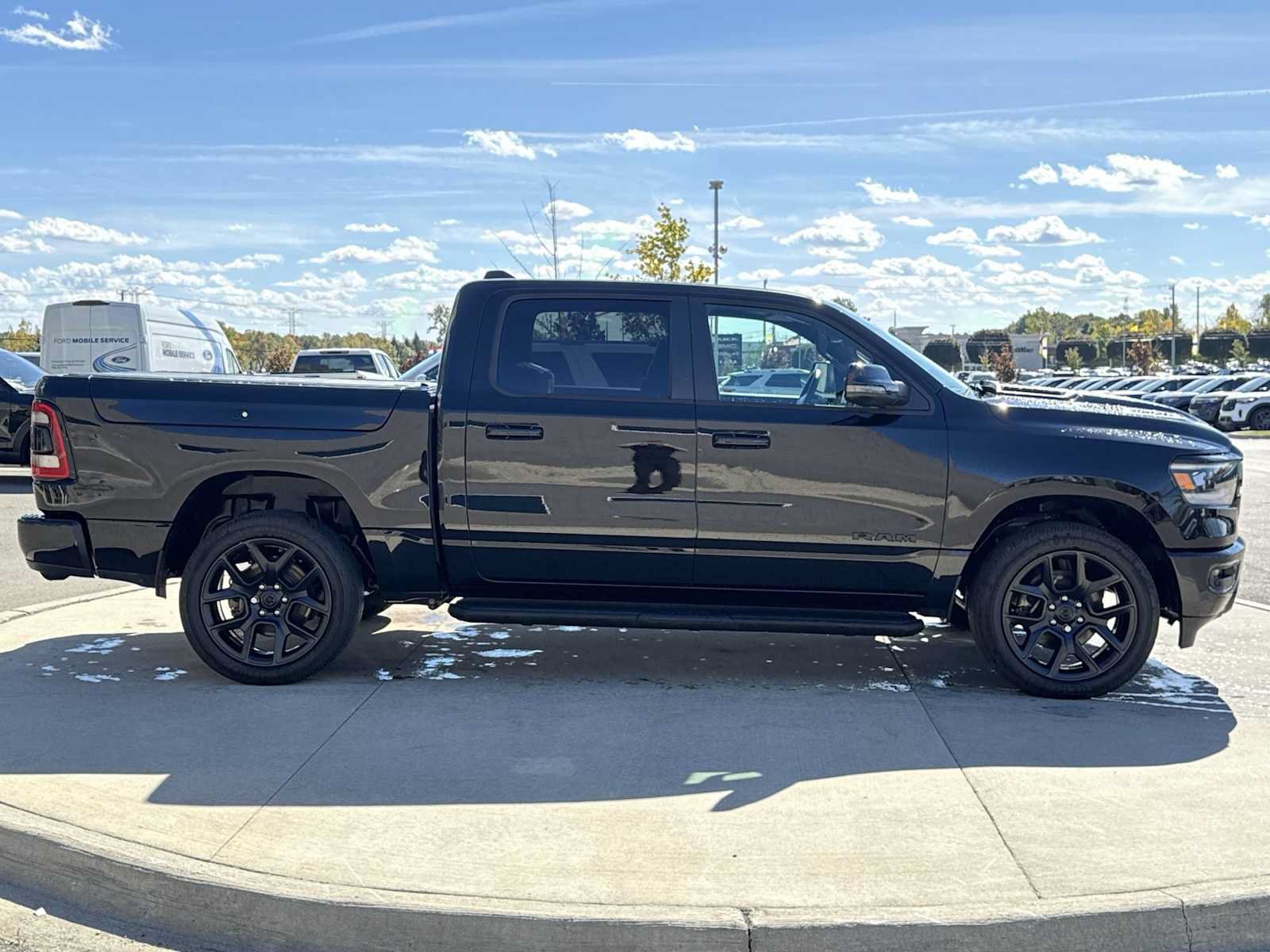 Used 2024 RAM 1500 Laramie AWD/4WD image 7