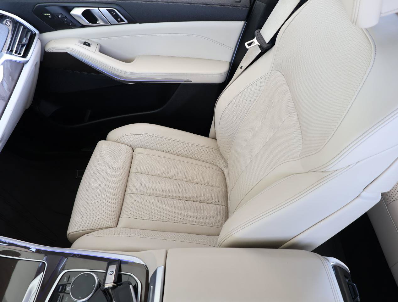 Used 2022 BMW X5 xDrive40i w/ M Sport Package AWD/4WD image 19