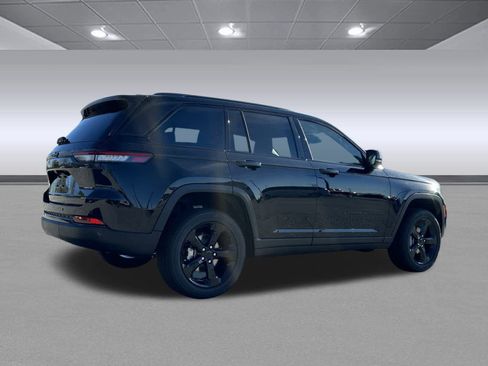 New 2025 Jeep Grand Cherokee Altitude image 7