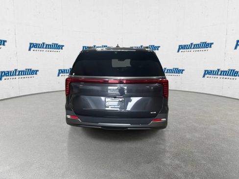 Used 2025 Kia Carnival SX Prestige FWD image 9