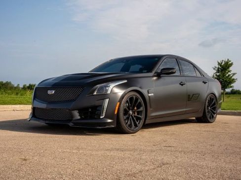 Used 2019 Cadillac CTS V w/ Luxury Package RWD image 3