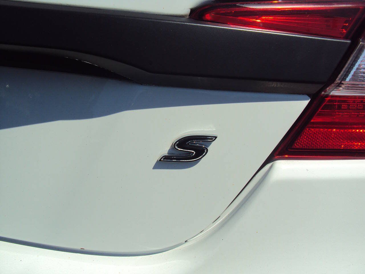 Used 2013 Chrysler 200 Limited w/ Sun/Sound Group FWD image 6