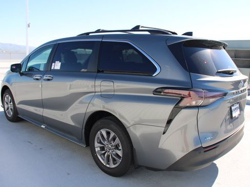 New 2026 Toyota Sienna XSE image 5