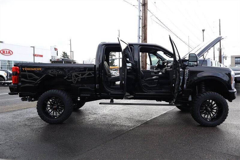 Used 2024 Ford F350 Platinum w/ Tremor Off-Road Package AWD/4WD image 36