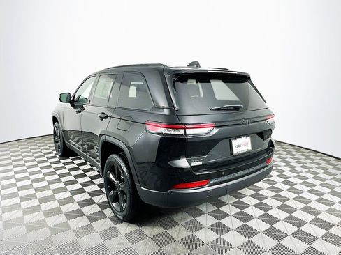 Certified 2024 Jeep Grand Cherokee Altitude image 8