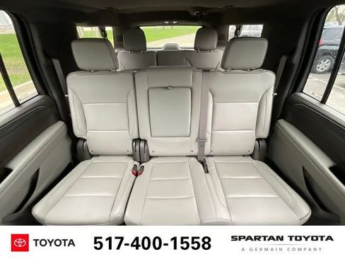 Used 2023 GMC Yukon XL SLT AWD/4WD image 16