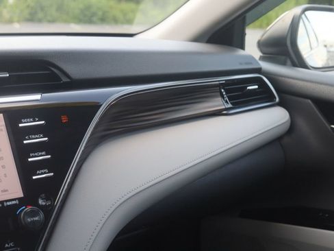 Used 2019 Toyota Camry XLE FWD image 15