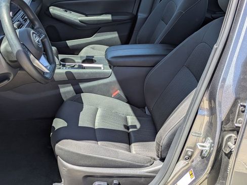 Used 2025 Nissan Altima 2.5 SV FWD image 7