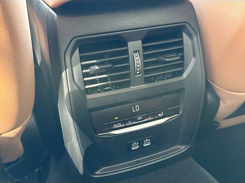 Used 2025 BMW 330i Sedan w/ M Sport Package image 26