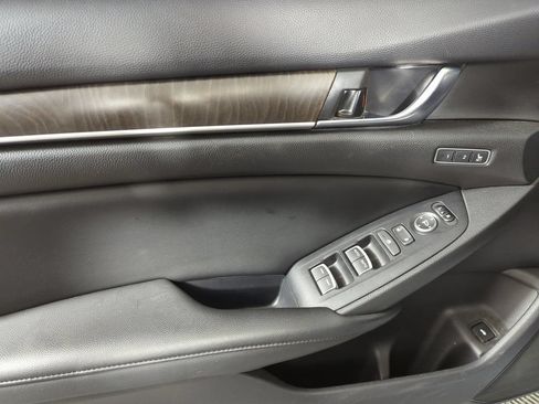 Used 2021 Honda Accord Touring image 9
