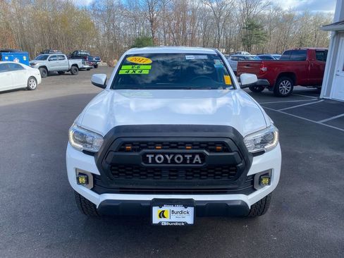 Used 2017 Toyota Tacoma TRD Off-Road image 3