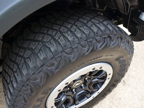 Used 2023 Ford Bronco Outer Banks w/ Sasquatch Package AWD/4WD image 14