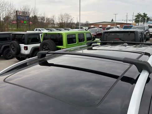 Used 2024 Volkswagen Atlas SEL Premium R-Line image 9