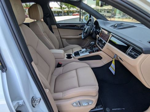 Used 2025 Porsche Macan image 25