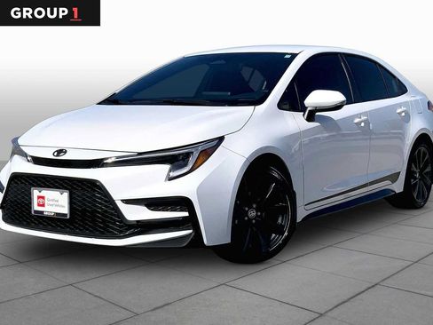 Used 2026 Toyota Corolla SE FWD image 1