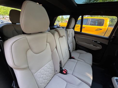 Used 2025 Volvo XC90 T8 Plus w/ Protection Package Premier AWD/4WD image 33