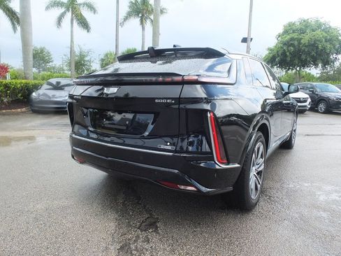 Used 2025 Cadillac Lyriq Luxury AWD/4WD image 9