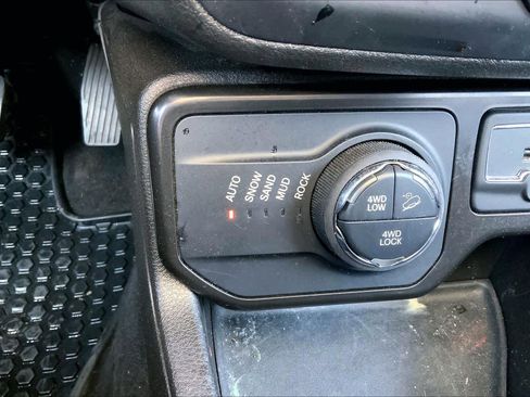 Used 2023 Jeep Renegade Trailhawk w/ Sun/Sound Group image 35