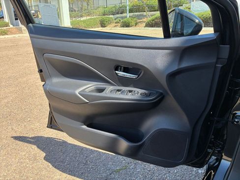 Used 2025 Nissan Versa SV image 18