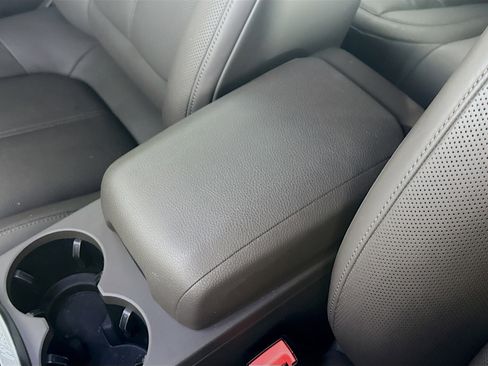 Used 2023 Porsche Macan image 18