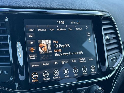 Used 2019 Jeep Grand Cherokee Trailhawk w/ Trailhawk Luxury Group image 18