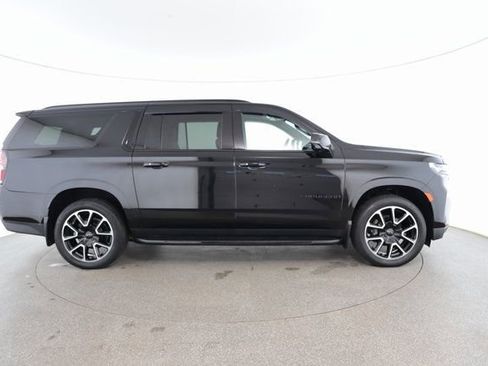 Used 2022 Chevrolet Suburban RST w/ Luxury Package image 22