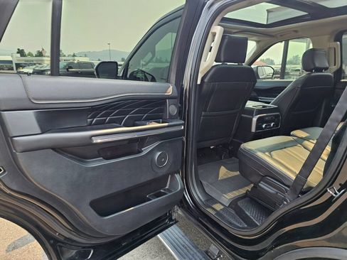 Used 2018 Ford Expedition Platinum AWD/4WD image 18